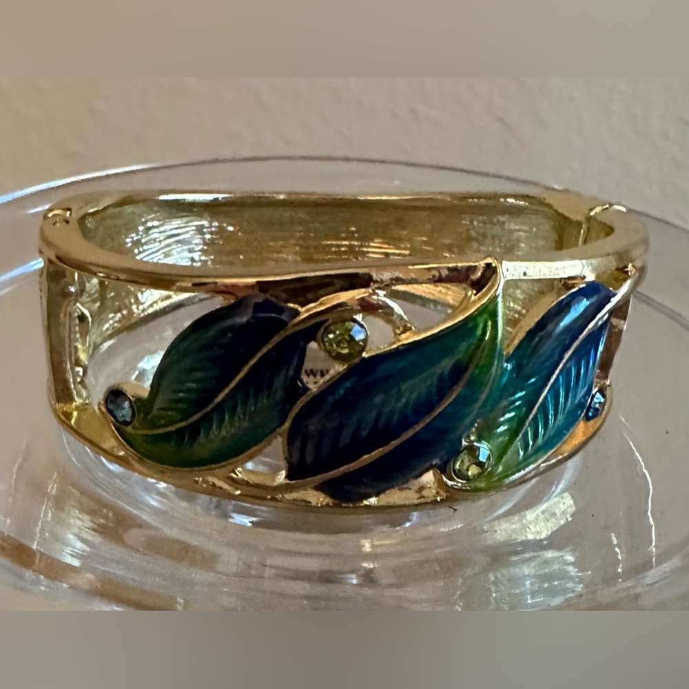 NEW Goldtone magnetic close blue/green enamel leaf bracelet with three stones